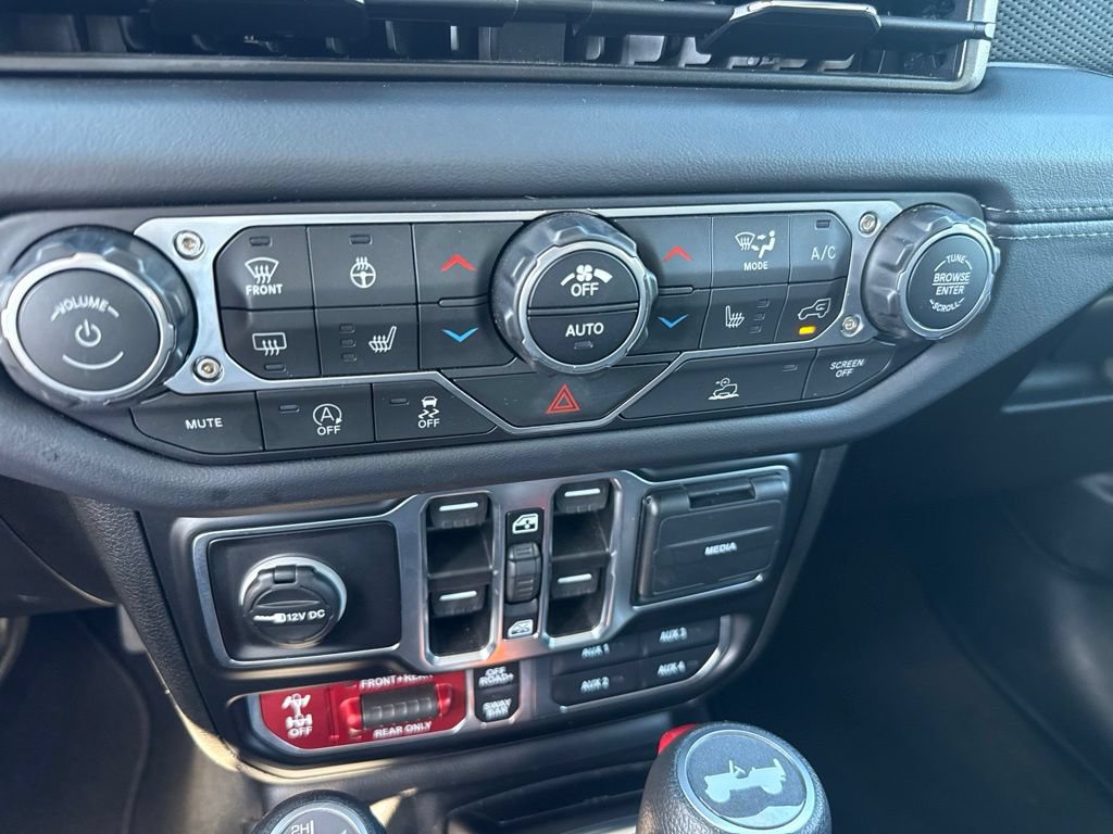 Certified 2025 Jeep Wrangler Unlimited Rubicon w/ Convenience Group AWD/4WD image 22