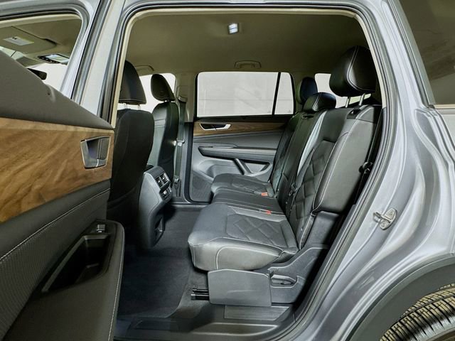 Used 2025 Volkswagen Atlas SE image 21