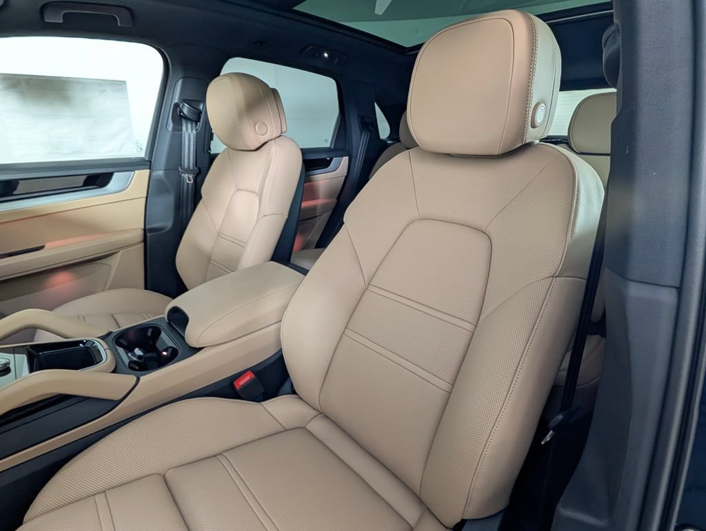 New 2026 Porsche Cayenne AWD/4WD image 5
