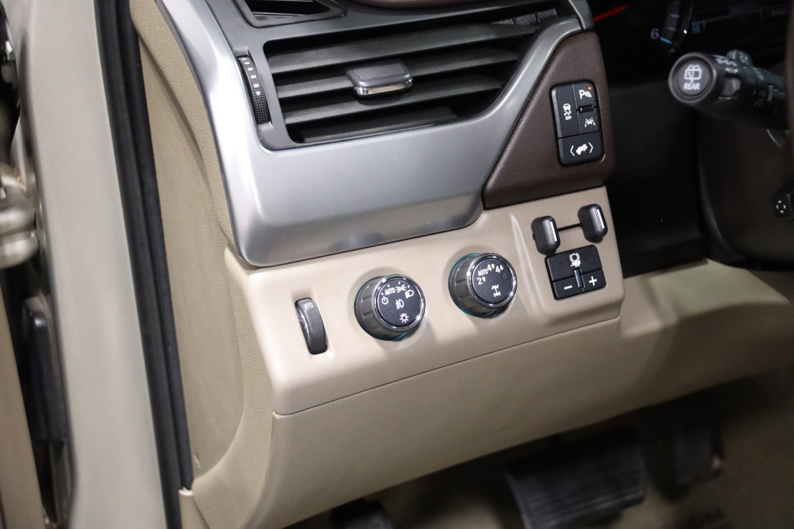 Used 2017 Chevrolet Suburban LT AWD/4WD image 65