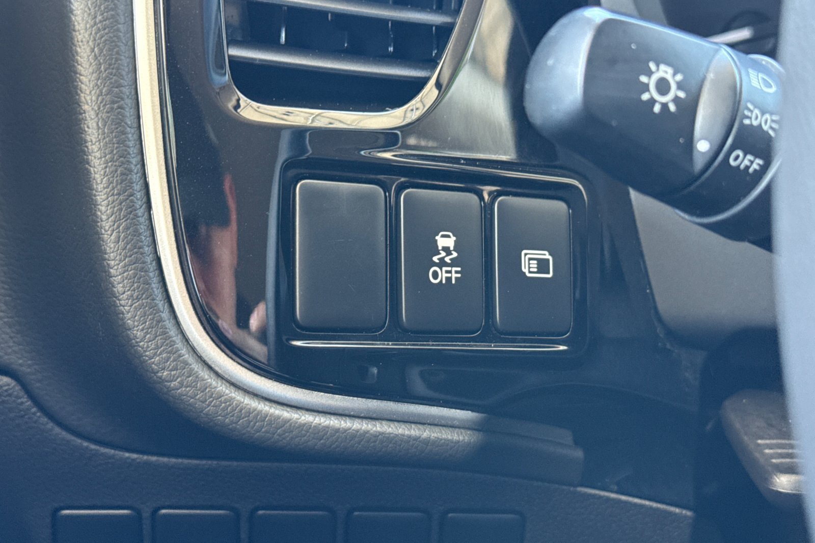 Used 2020 Mitsubishi Outlander ES FWD image 38