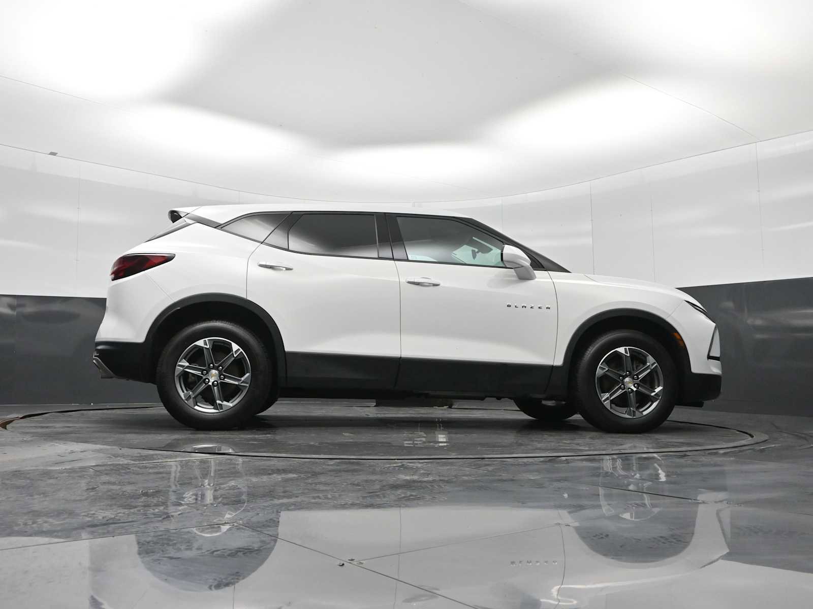 Used 2023 Chevrolet Blazer LT AWD/4WD image 32