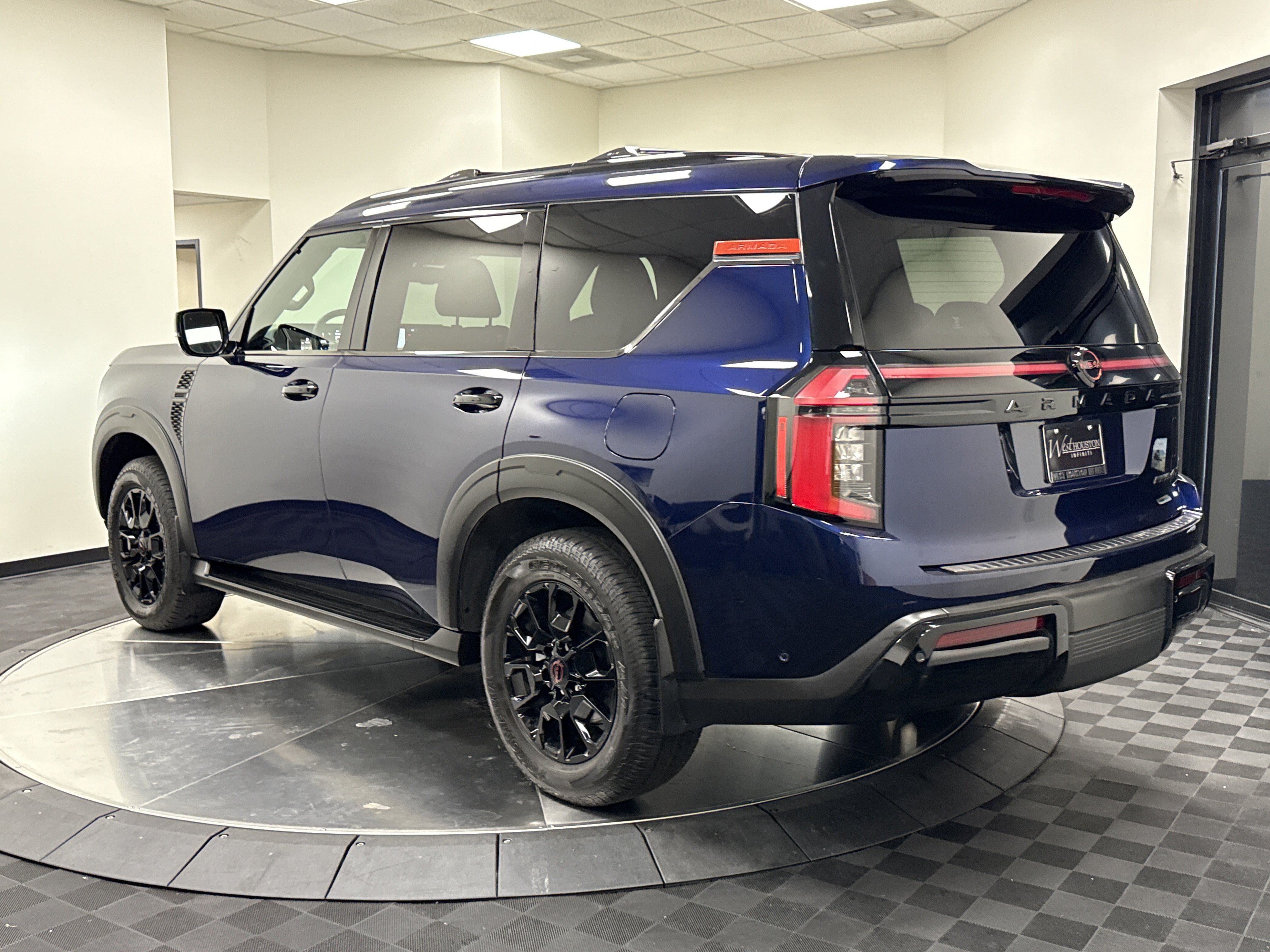 Used 2026 Nissan Armada PRO-4X w/ Captain's Chari Seat Package AWD/4WD image 5