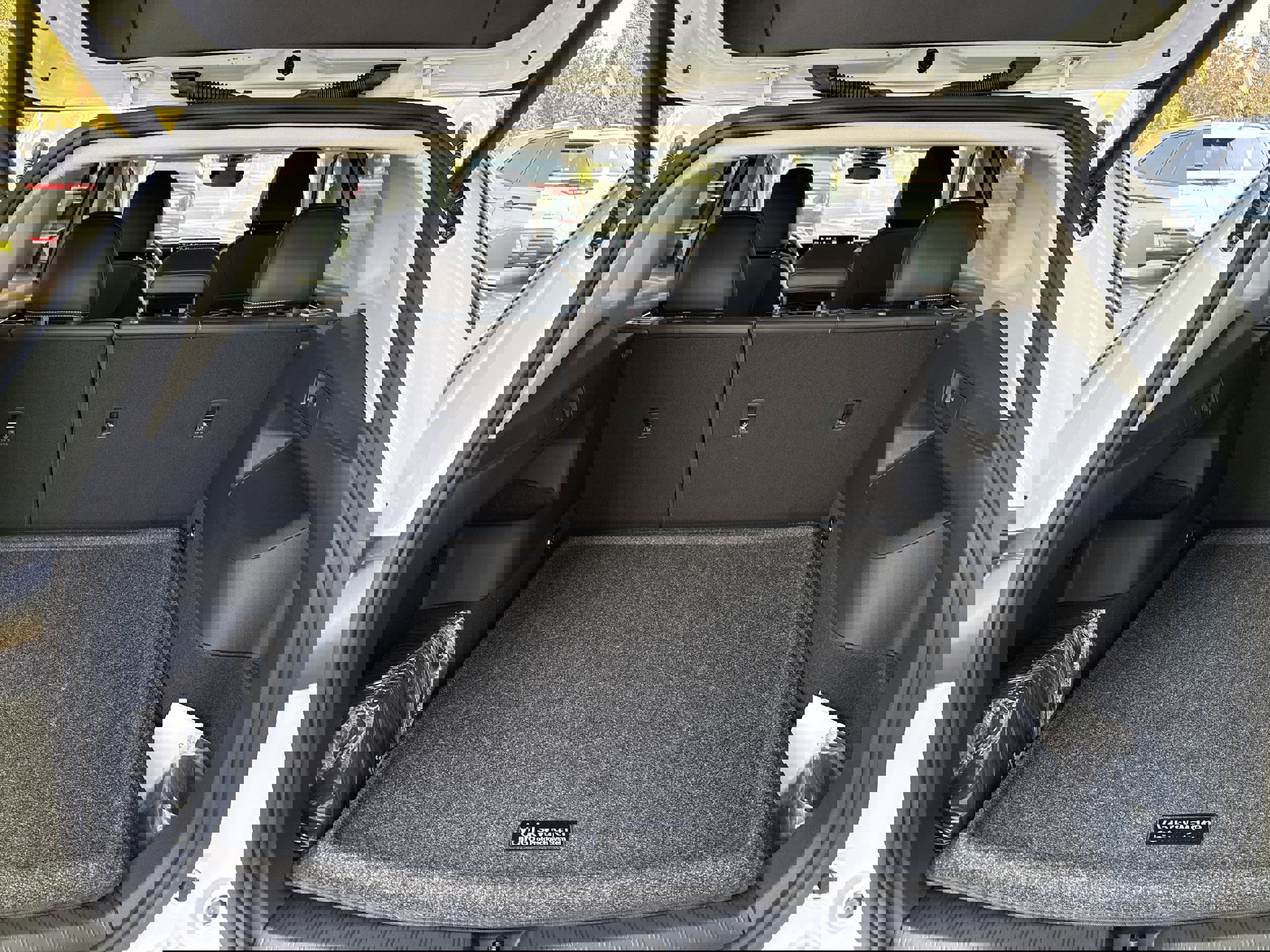 New 2025 Volkswagen Tiguan SE image 18