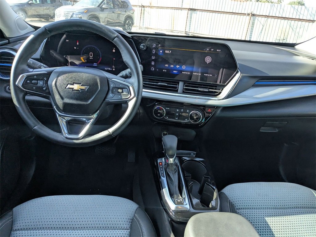 Used 2025 Chevrolet Trax LT w/ LT Convenience Package image 26