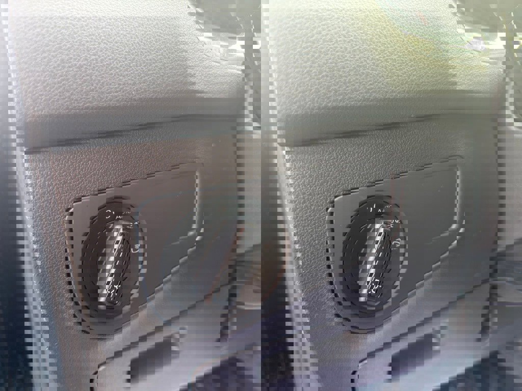 Used 2020 Volkswagen Tiguan S image 13