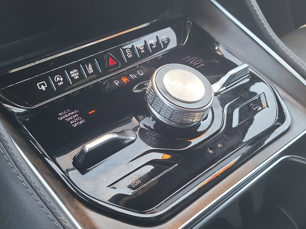 Used 2024 Jeep Grand Wagoneer L 4WD image 27