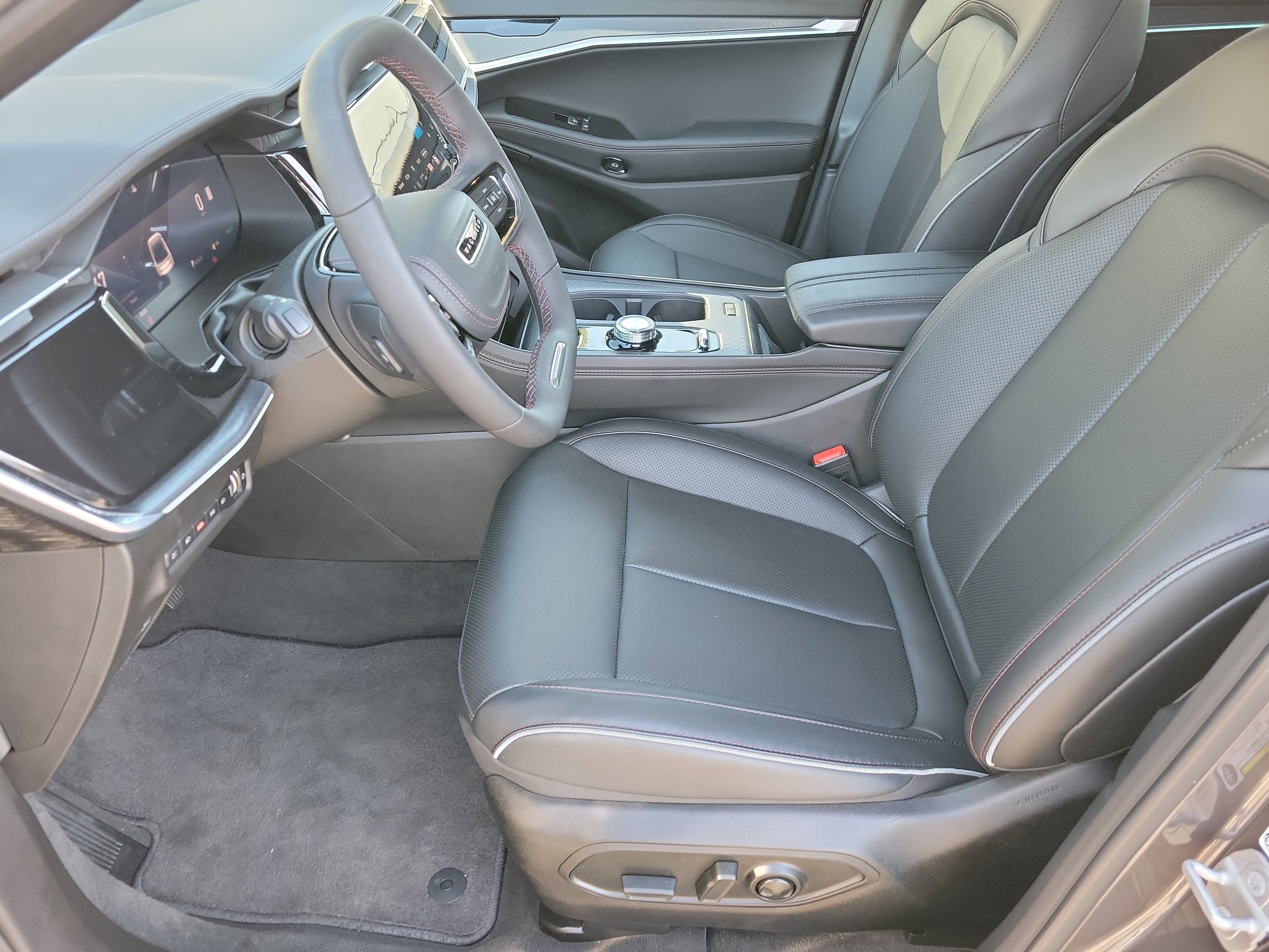 Used 2025 Jeep Wagoneer S Limited image 4