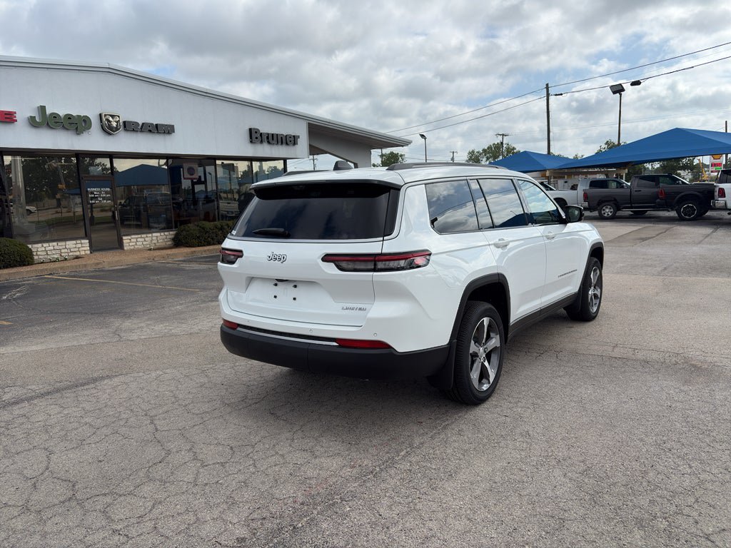 New 2026 Jeep Grand Cherokee L Limited w/ Luxury Tech Group II RWD image 5