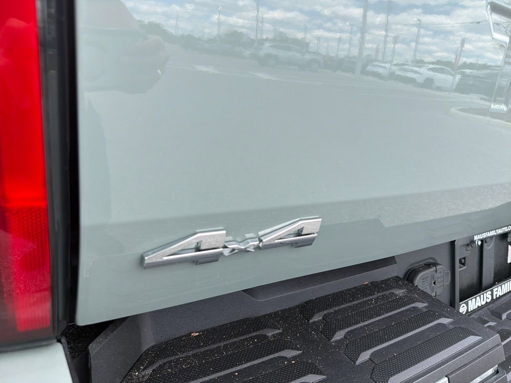 Used 2025 Toyota Tundra Limited AWD/4WD image 11