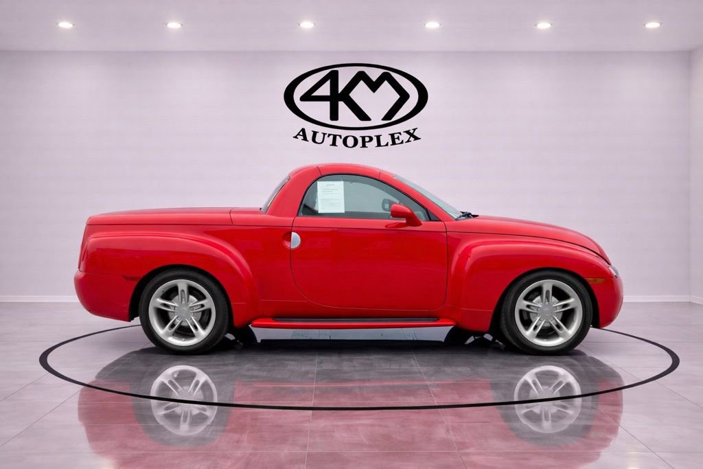 Used 2005 Chevrolet SSR w/ Preferred Equipment Group image 4