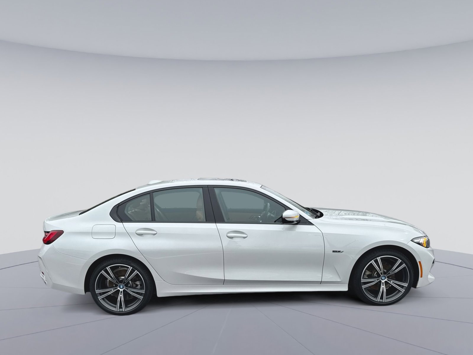 Used 2023 BMW 330e xDrive w/ Driving Assistance Package image 34