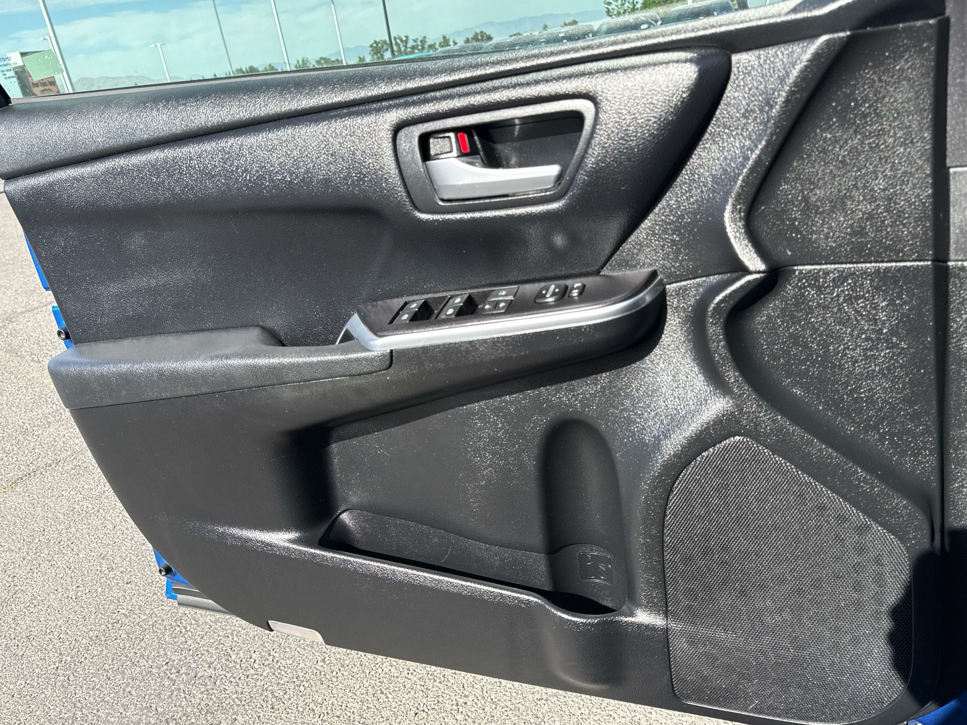 Used 2017 Toyota Camry SE w/ Protection Package (Q2) FWD image 12