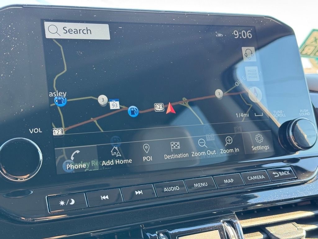 Certified 2025 Nissan Pathfinder SL image 23