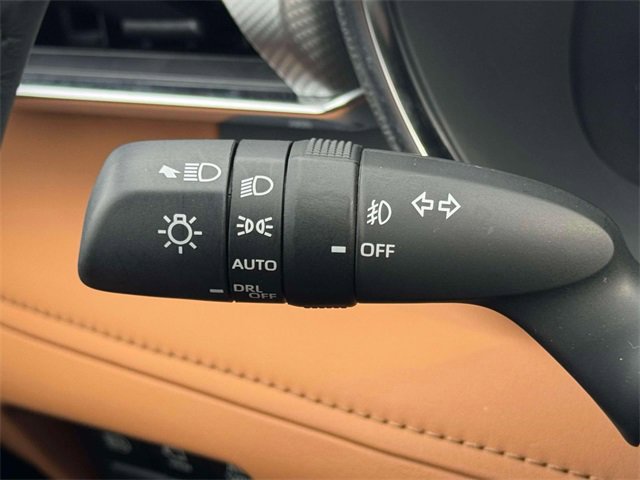 Used 2025 Toyota Highlander Platinum image 23