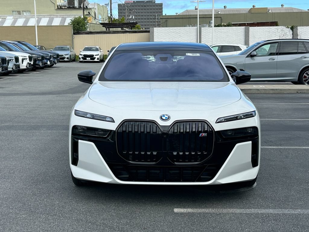 New 2026 BMW i7 M70 w/ Executive Package AWD/4WD image 8