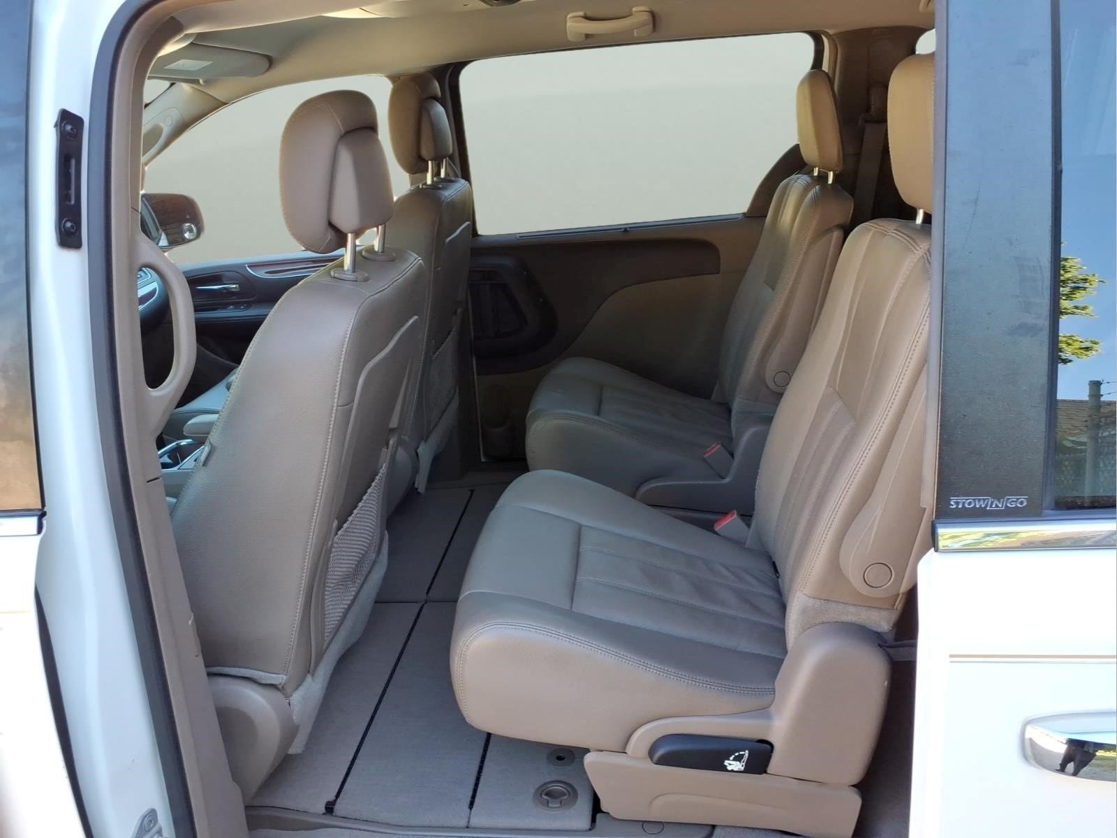 Used 2013 Chrysler Town & Country Touring-L w/ Driver Convenience Group FWD image 29