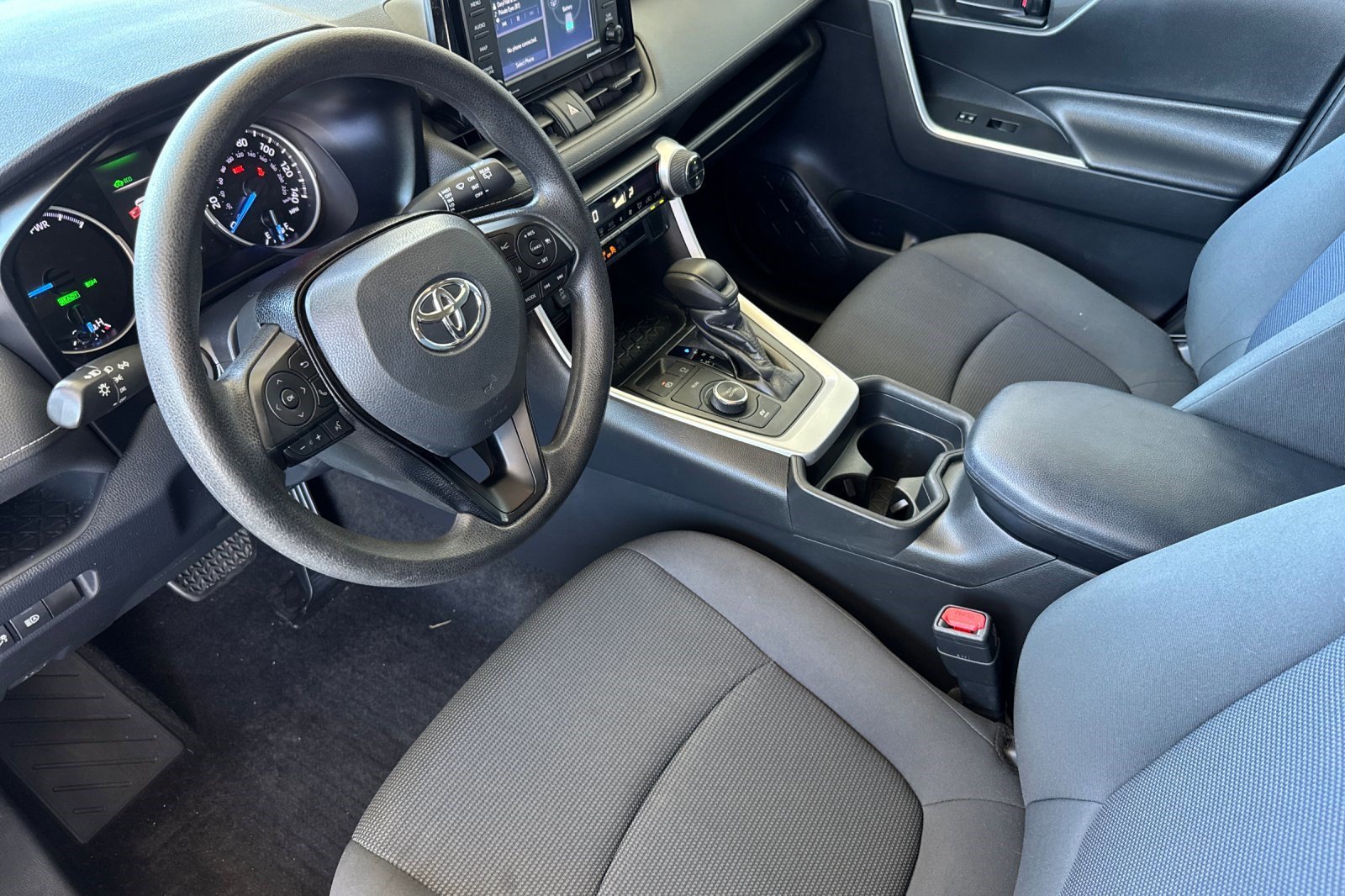 Used 2020 Toyota RAV4 LE w/ All Weather Liner Package AWD/4WD image 4
