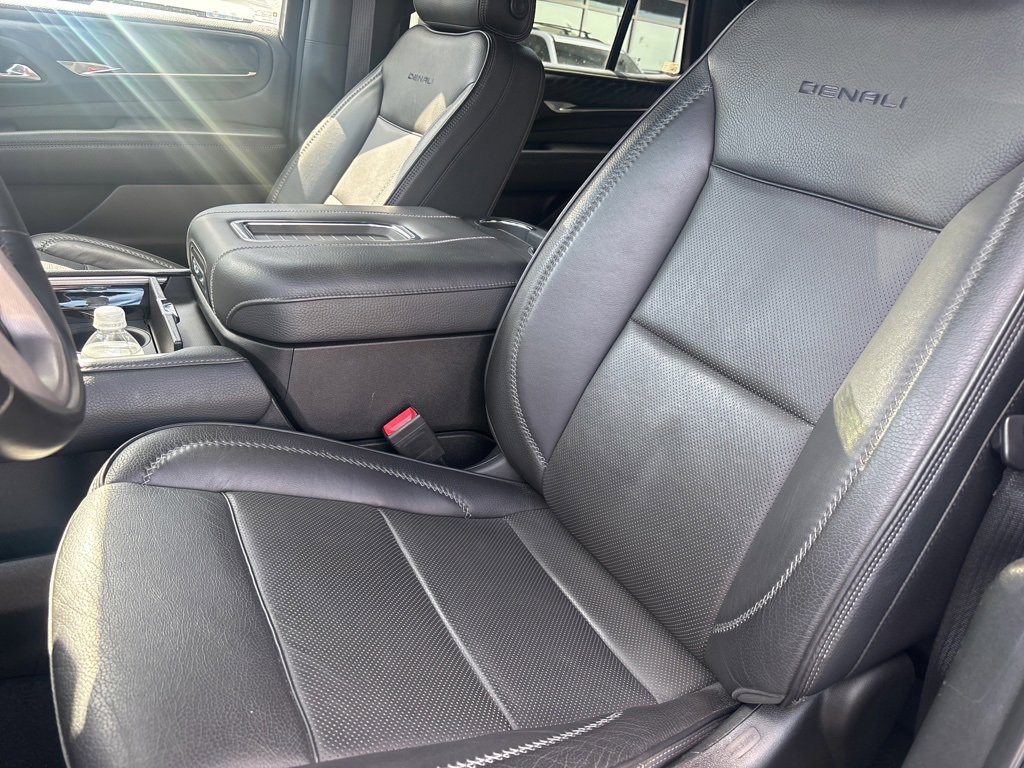 Used 2023 GMC Yukon Denali image 13