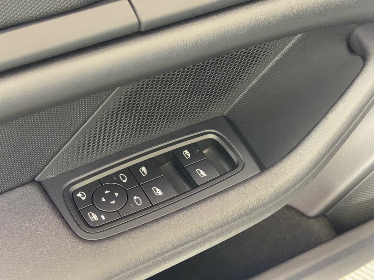 Certified 2024 Porsche Taycan 4S AWD/4WD image 17