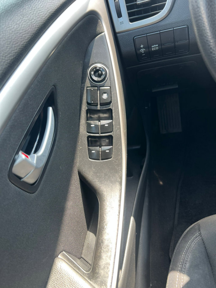 Used 2014 Hyundai Elantra GT image 28