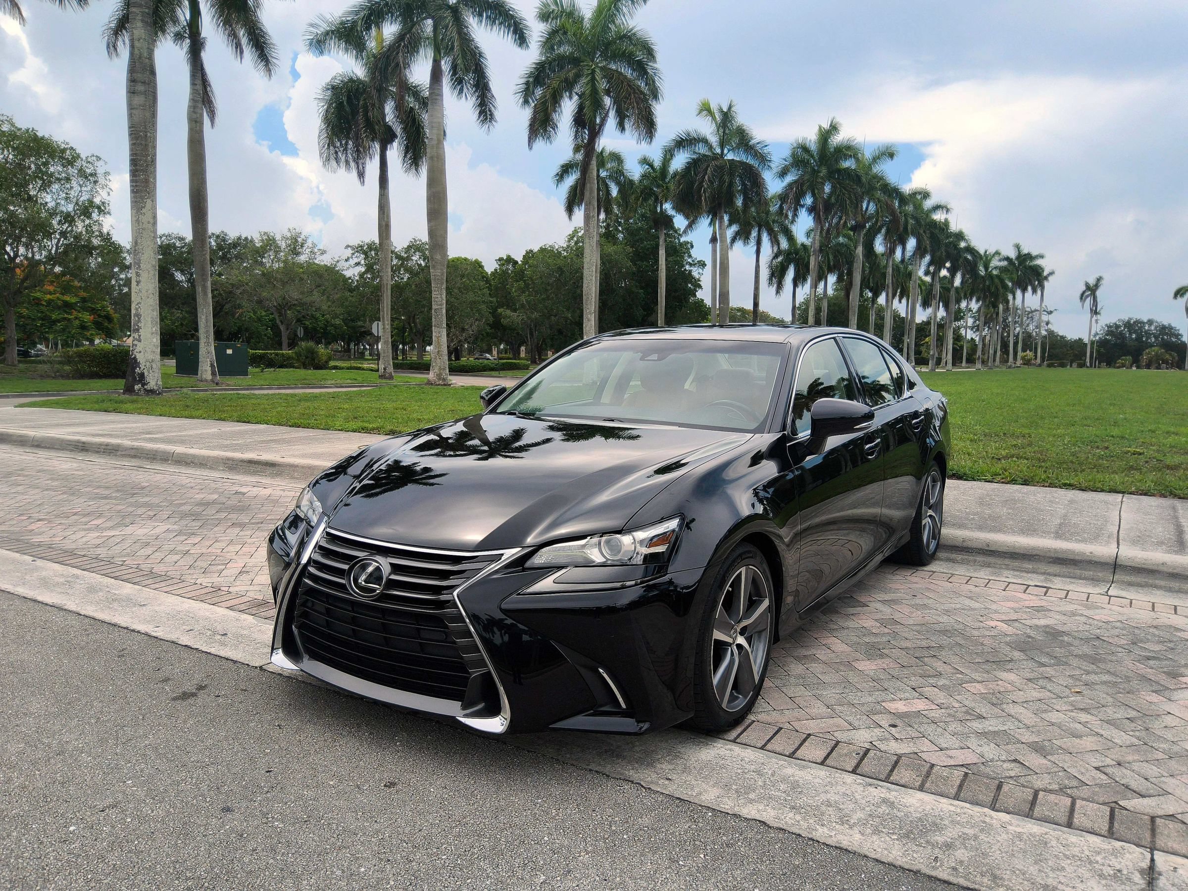 Used 2017 Lexus GS 350 w/ Preferred Accessory Package RWD image 2