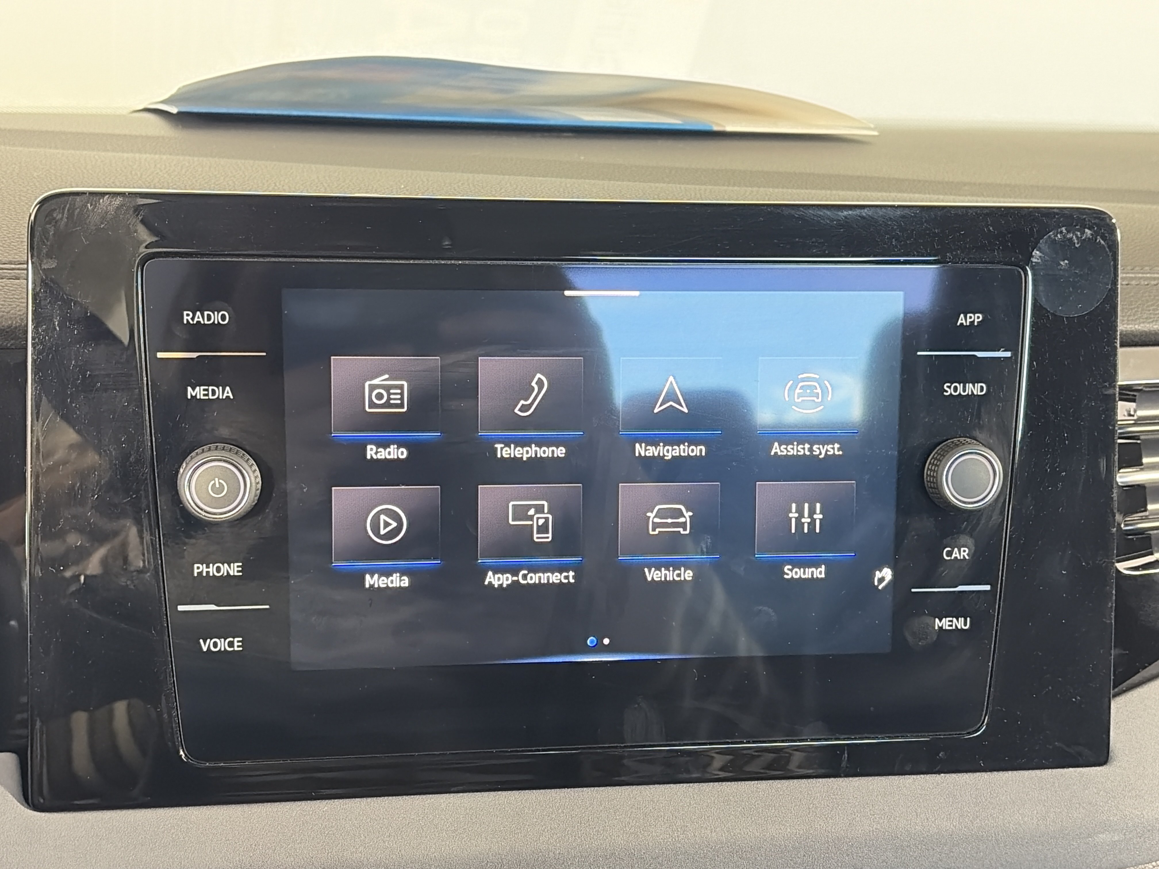 Used 2025 Volkswagen Jetta SE FWD image 19