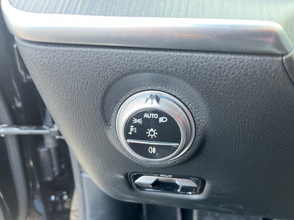 Certified 2025 Mercedes-Benz C 300 4MATIC Sedan image 22