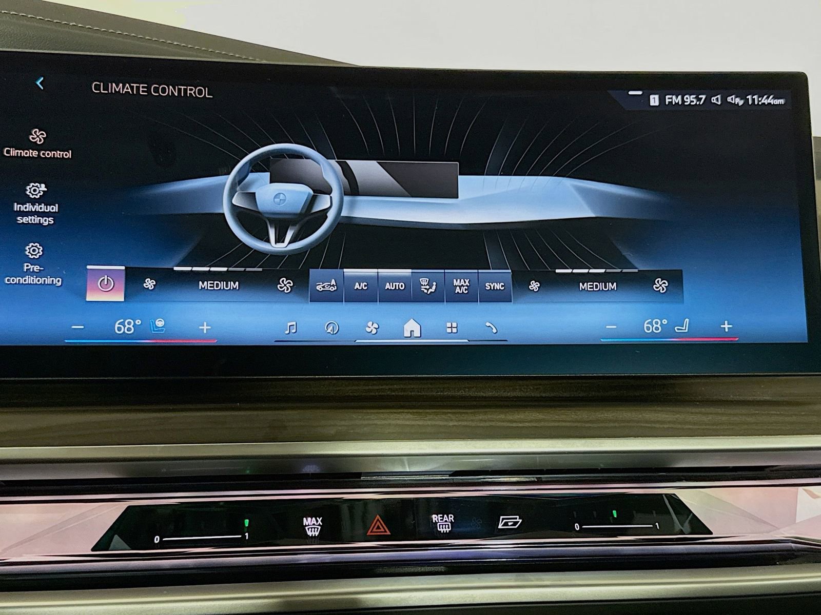 Used 2025 BMW 750e xDrive w/ Executive Package image 16