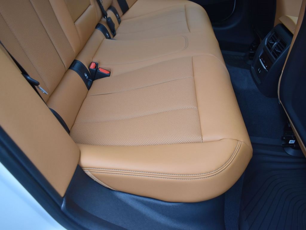 New 2026 BMW 330i Sedan w/ M Sport Package image 22