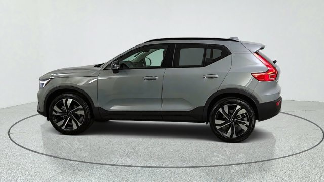 New 2026 Volvo XC40 B5 Plus w/ Protection Package Premier AWD/4WD image 4