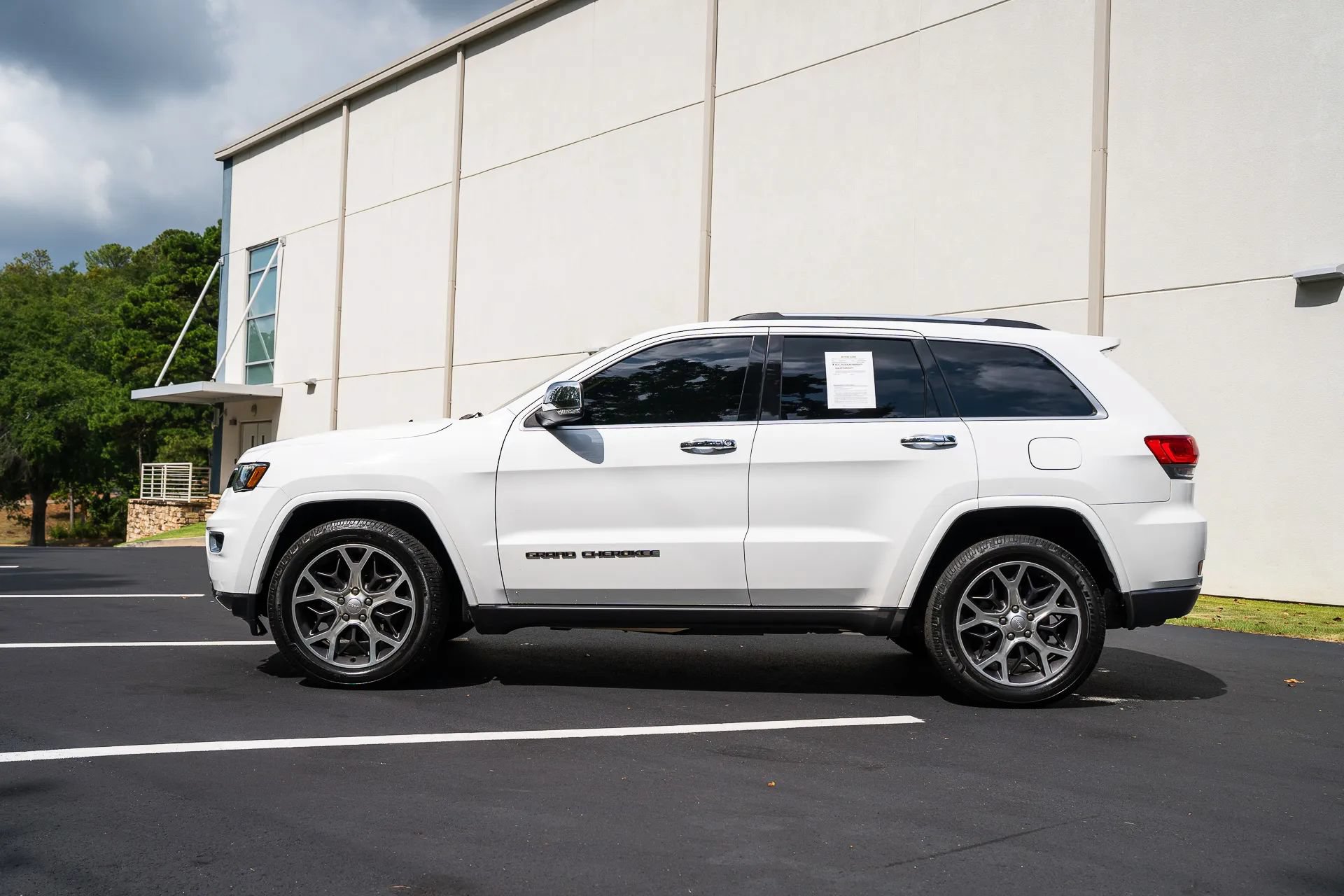 Used 2018 Jeep Grand Cherokee Limited AWD/4WD image 4