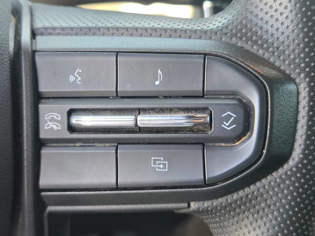 Used 2025 Chevrolet Colorado W/T AWD/4WD image 17