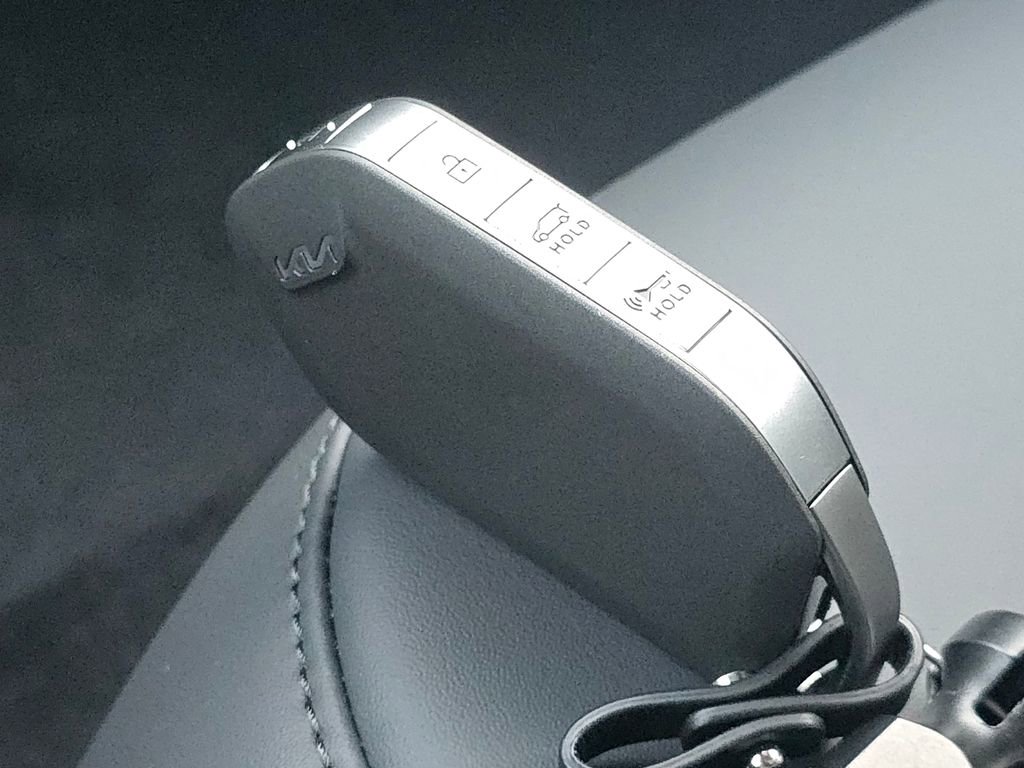 New 2025 Kia Niro Wind image 33