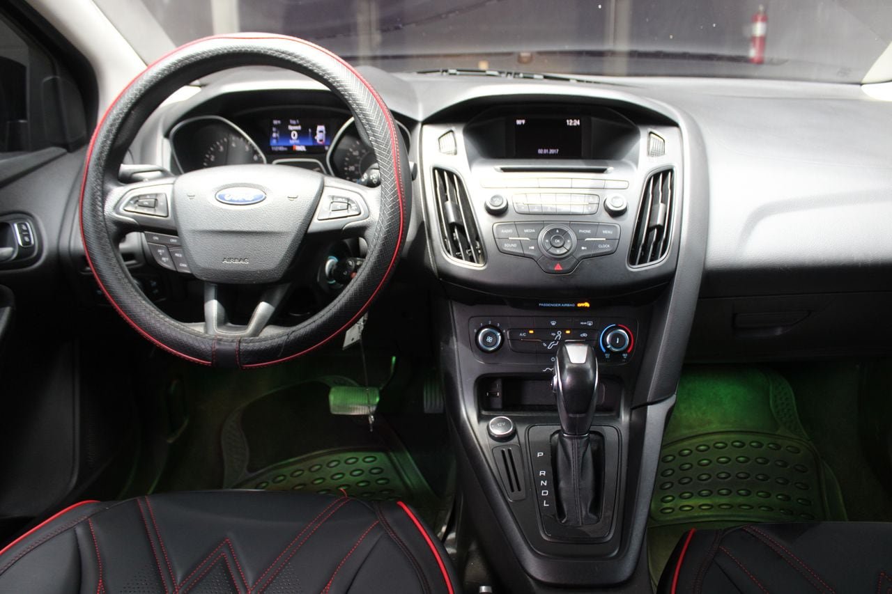 Used 2016 Ford Focus SE FWD image 14