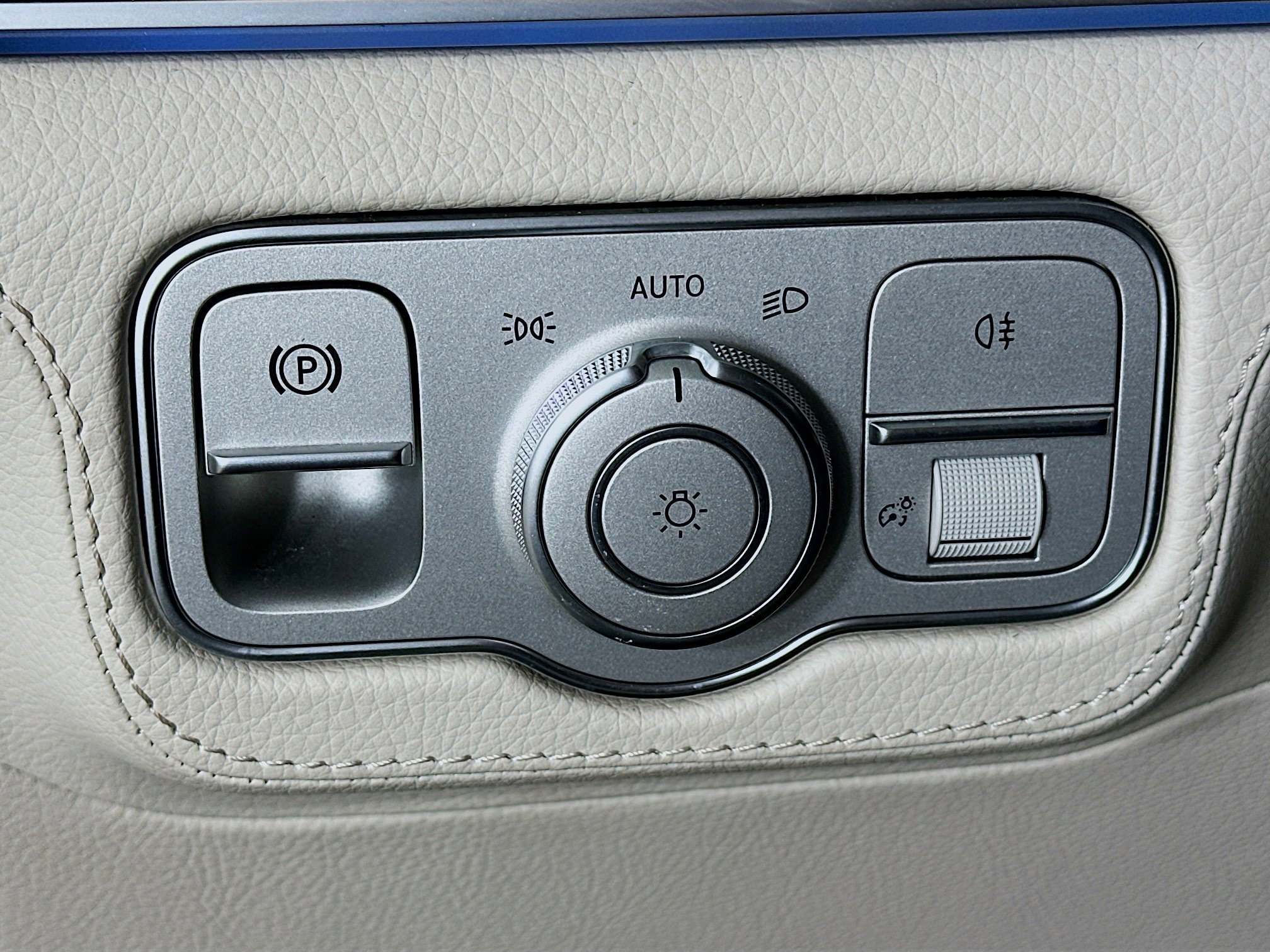 Certified 2025 Mercedes-Benz GLS 450 4MATIC image 10