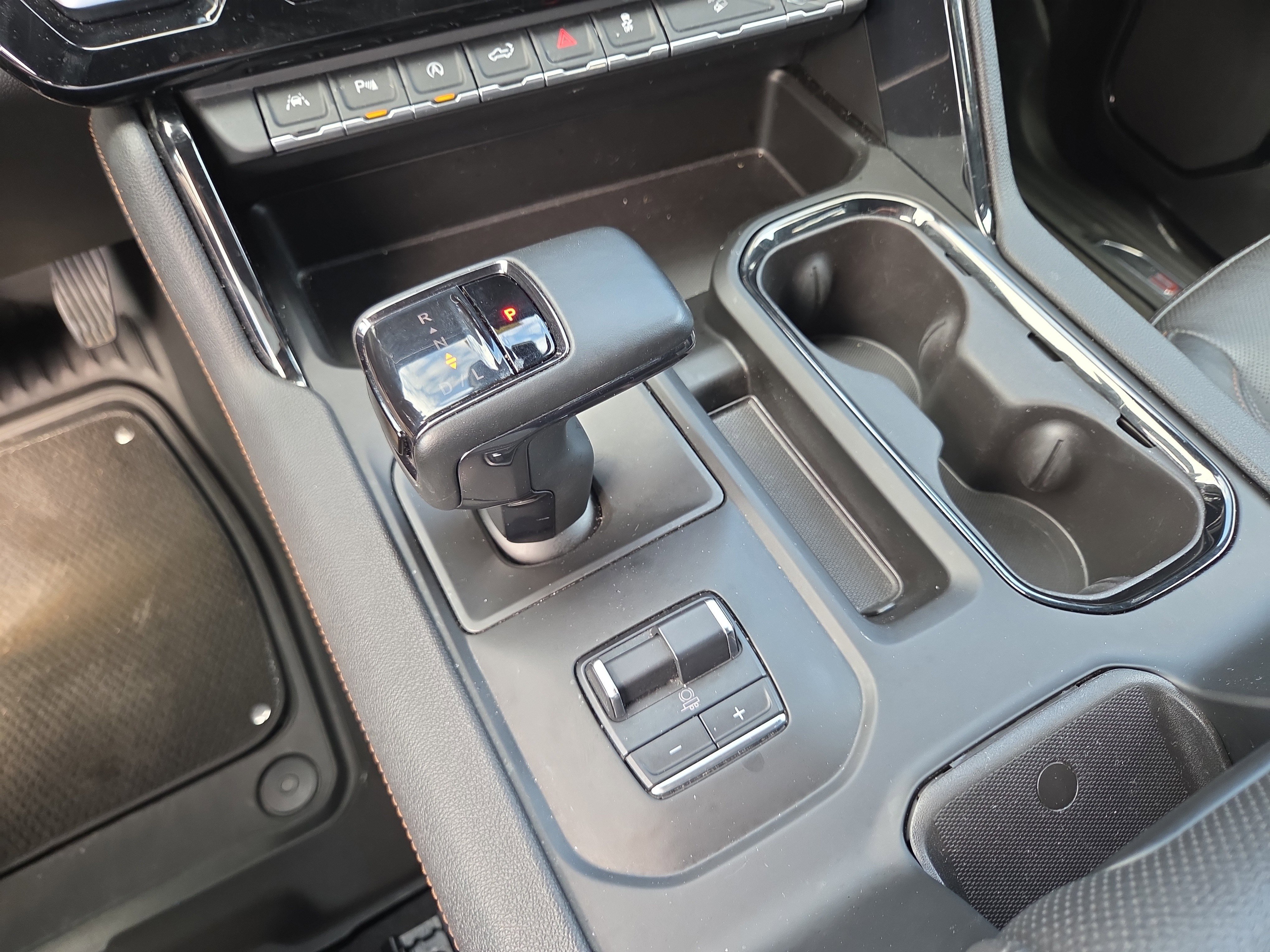 Used 2024 GMC Sierra 1500 AT4 w/ Technology Package image 26