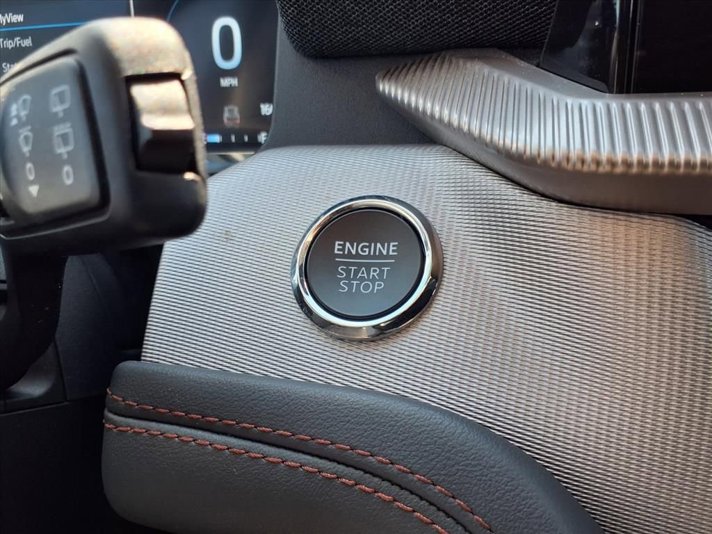 Used 2025 Ford Explorer Active RWD image 12