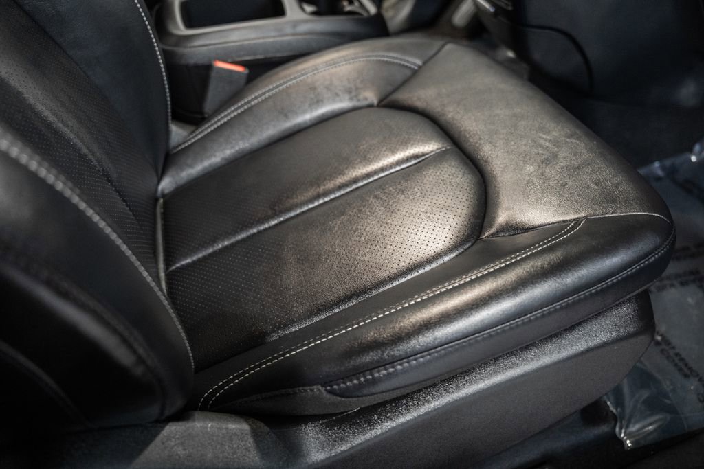 Used 2025 Chrysler Pacifica Select image 39