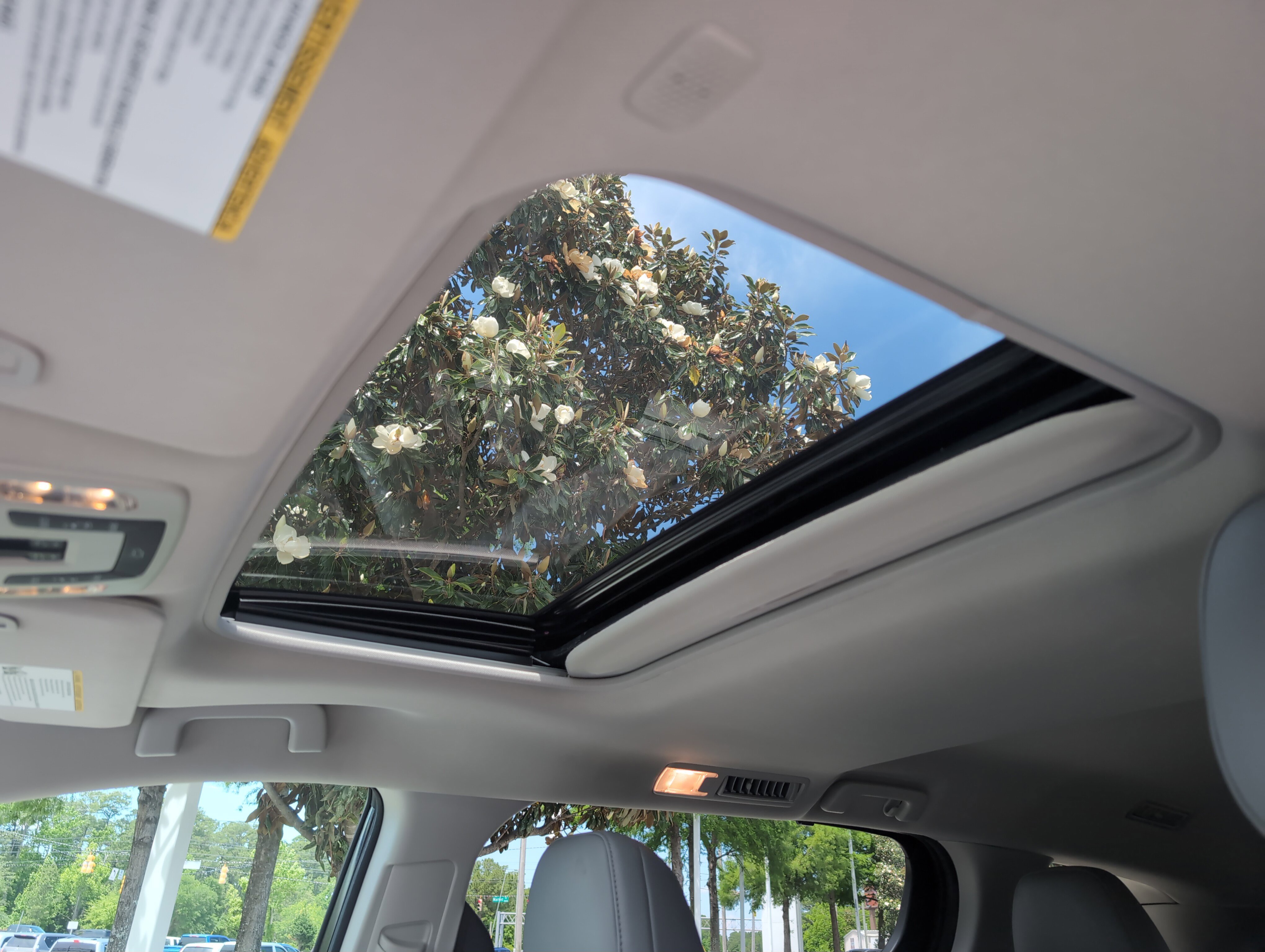 Certified 2023 Toyota Sienna XLE FWD image 27