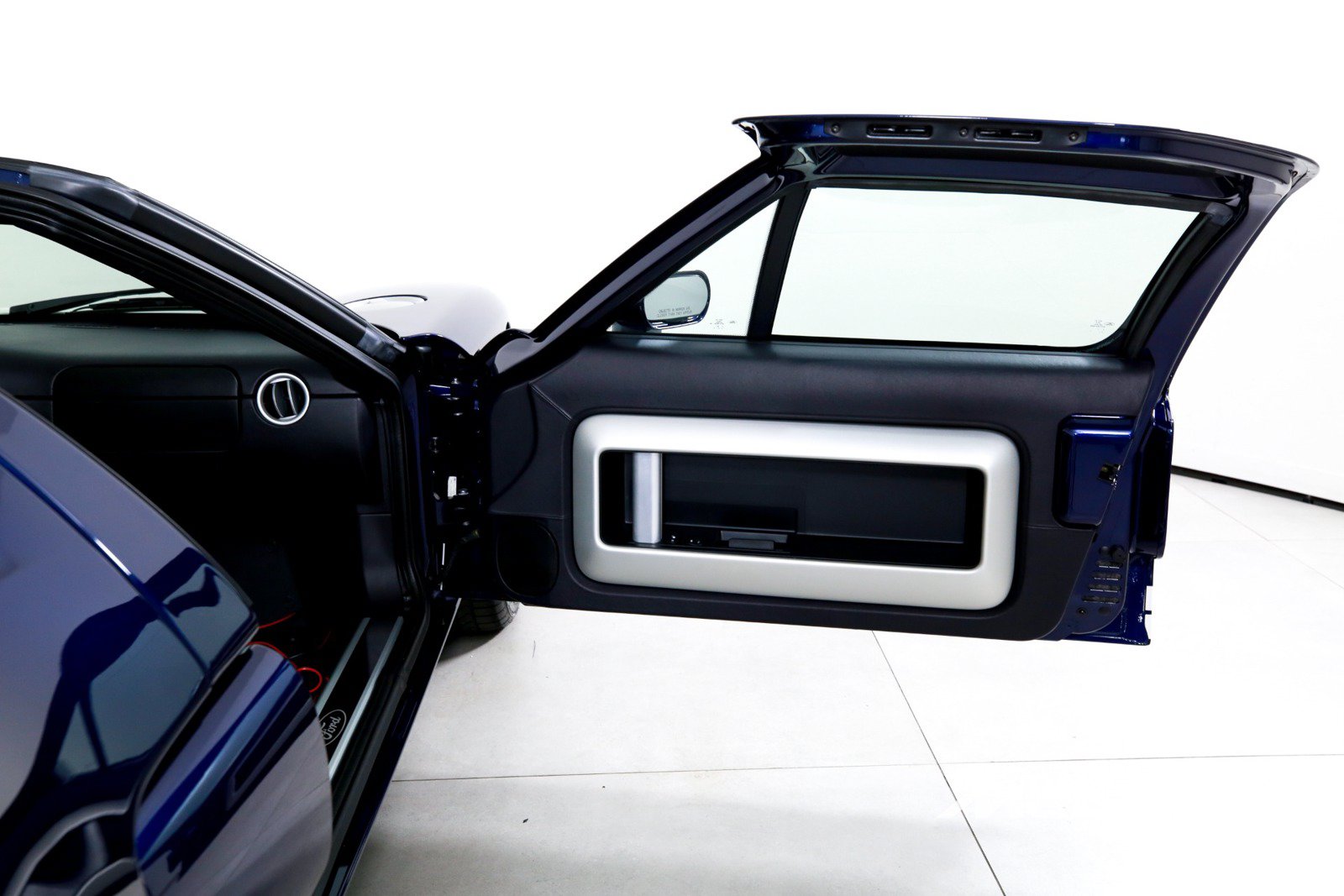 Used 2005 Ford GT RWD image 18