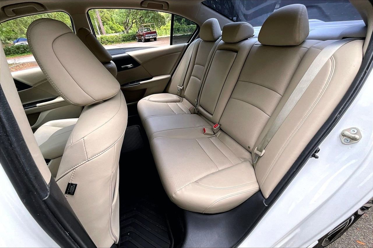 Used 2016 Honda Accord Touring image 18