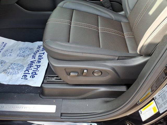 New 2026 Chevrolet Suburban High Country image 19