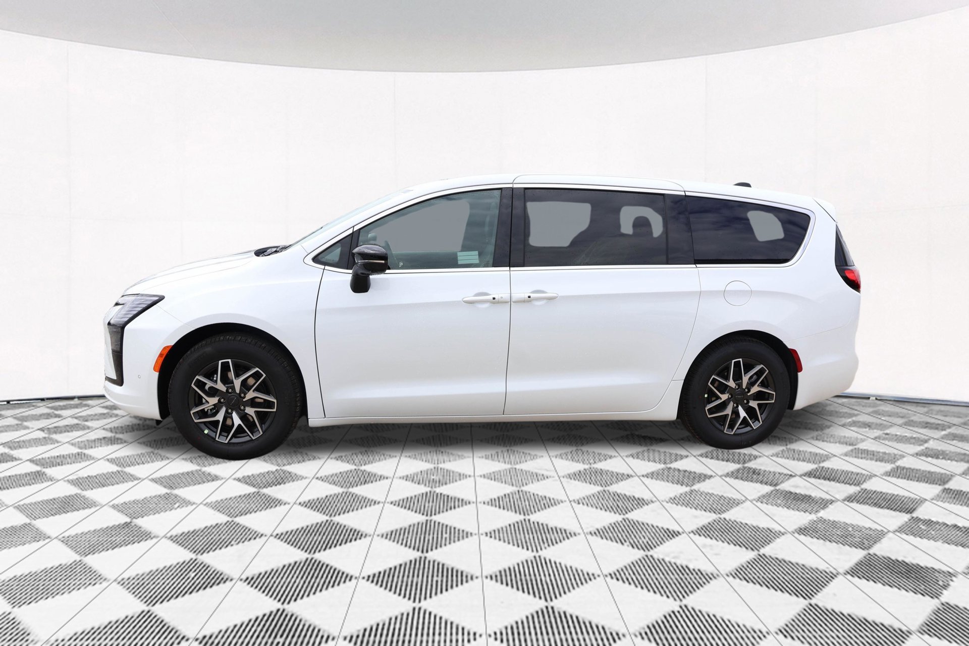 New 2027 Chrysler Pacifica Limited FWD image 9