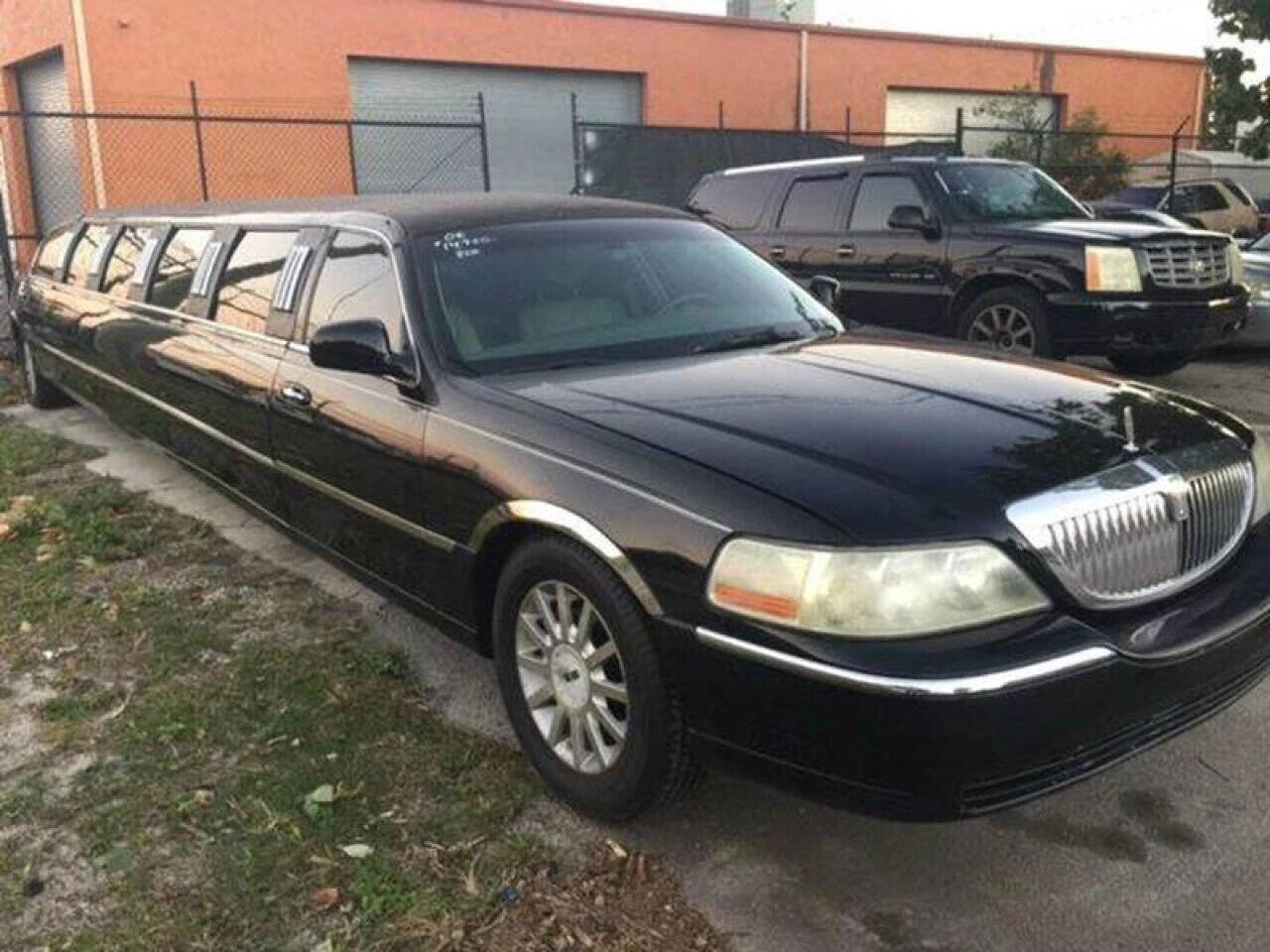 Used 2006 Lincoln Town Car Signature image 4