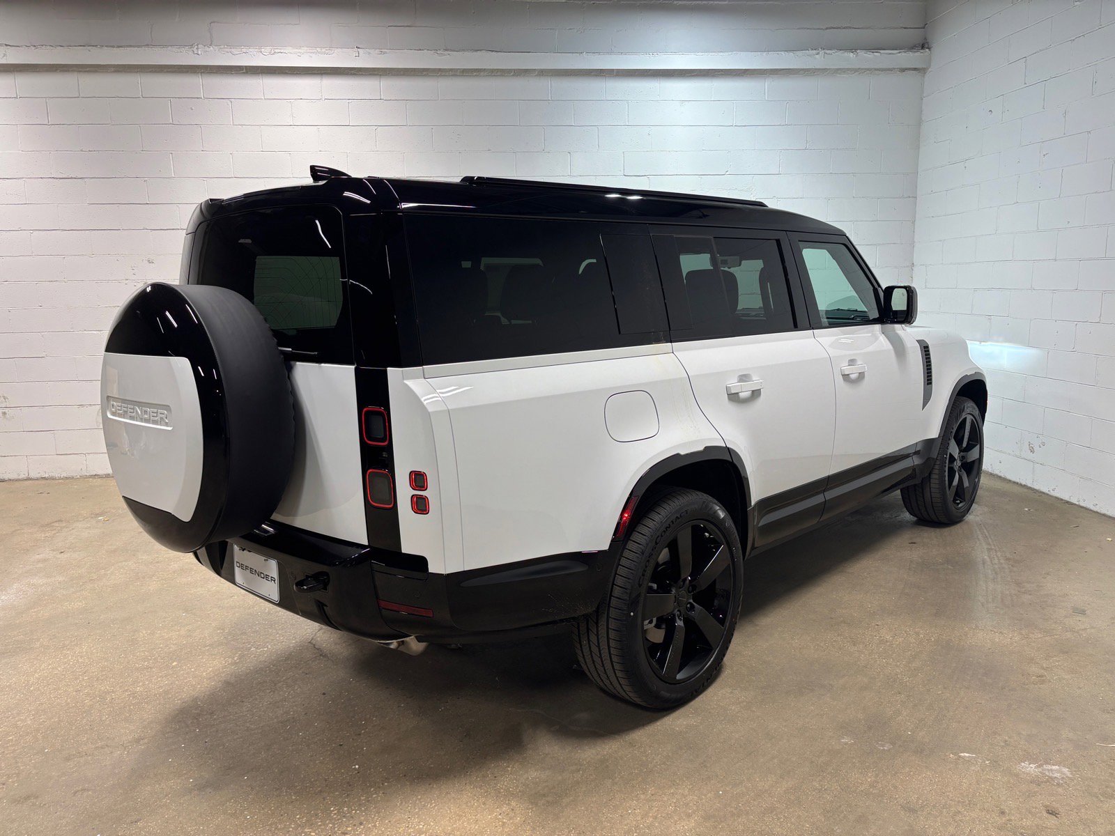 New 2026 Land Rover Defender 130 X-Dynamic SE AWD/4WD image 6