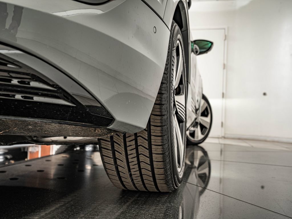 Used 2022 Audi e-tron Premium Plus w/ Premium Plus Package image 44