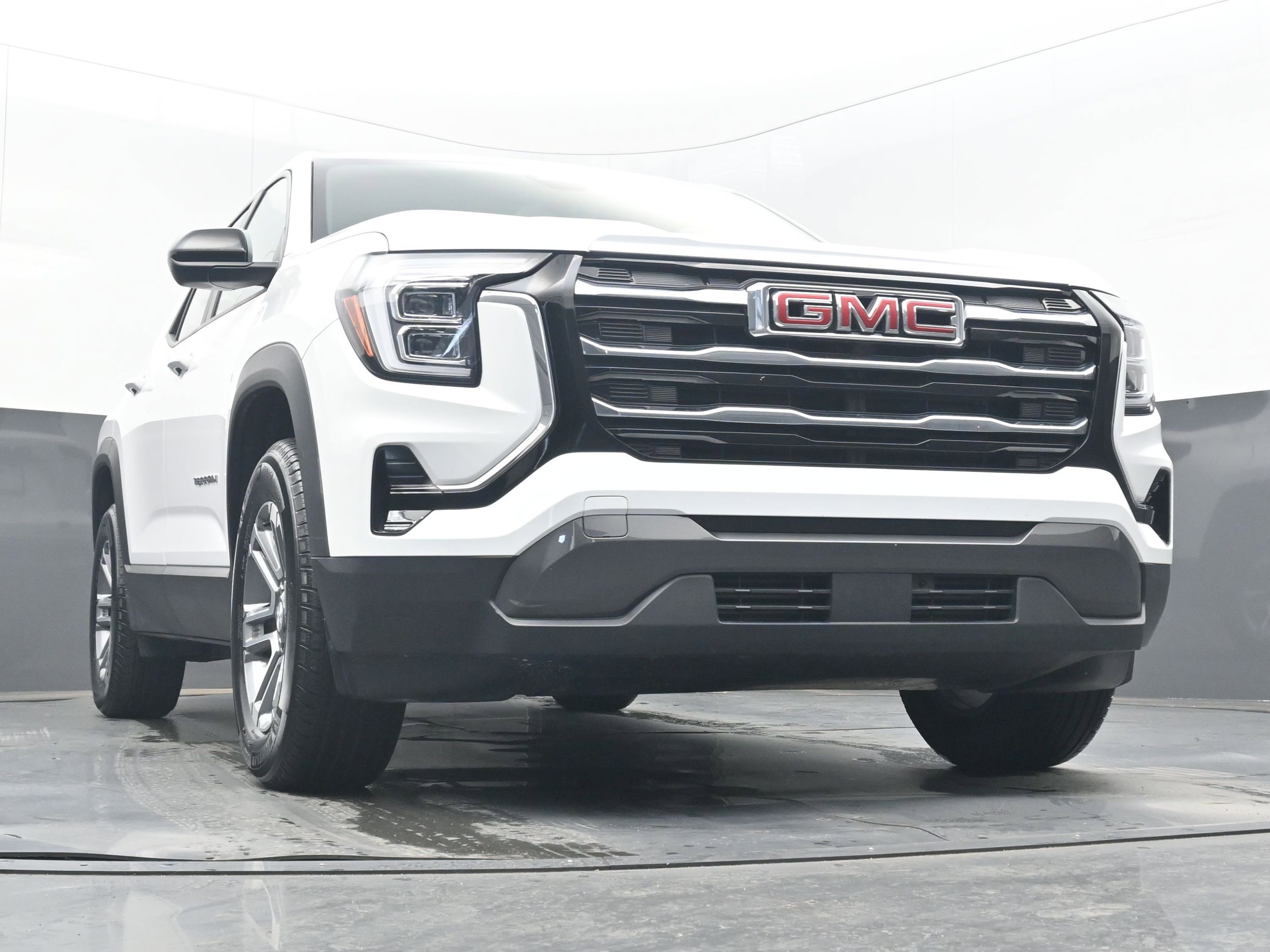 Used 2025 GMC Terrain Elevation image 12