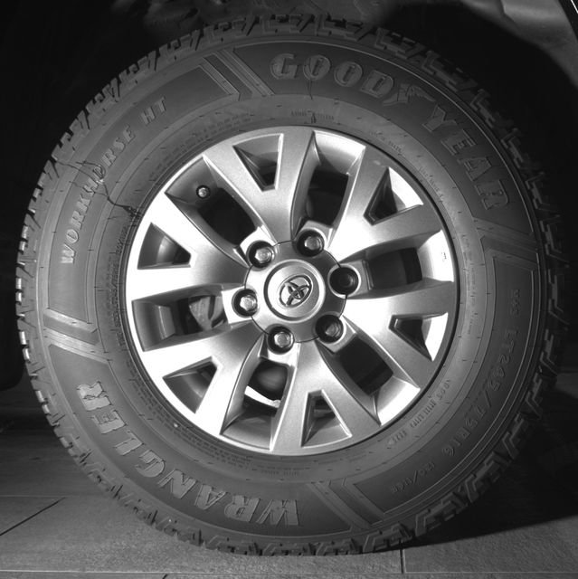 Used 2018 Toyota Tacoma SR5 AWD/4WD image 11