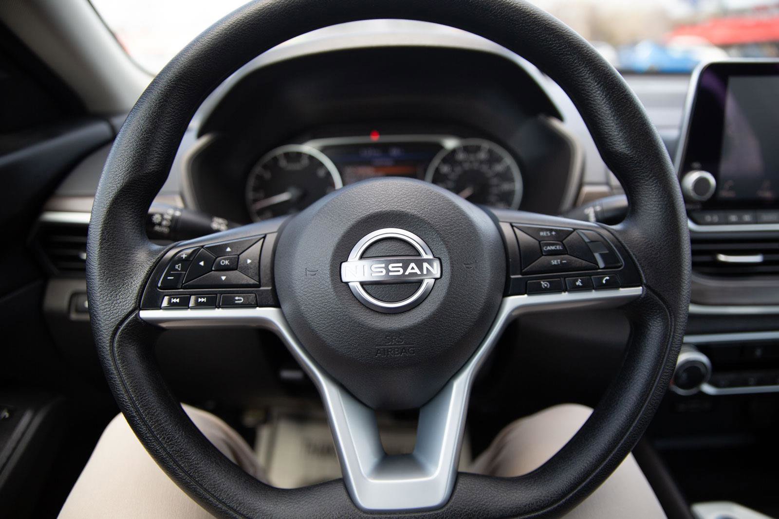 Used 2025 Nissan Altima 2.5 SV image 10